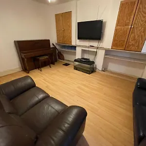 https://elmdene-road-large-room.brighton-hotels-england.com