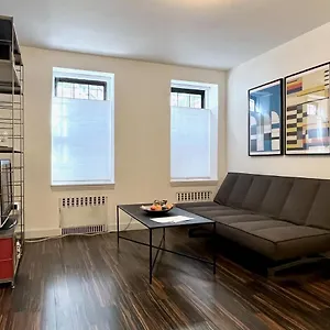 https://close-to-all-1-bedroom-suite-in-brooklyn-townhouse.us-newyorkcity.com